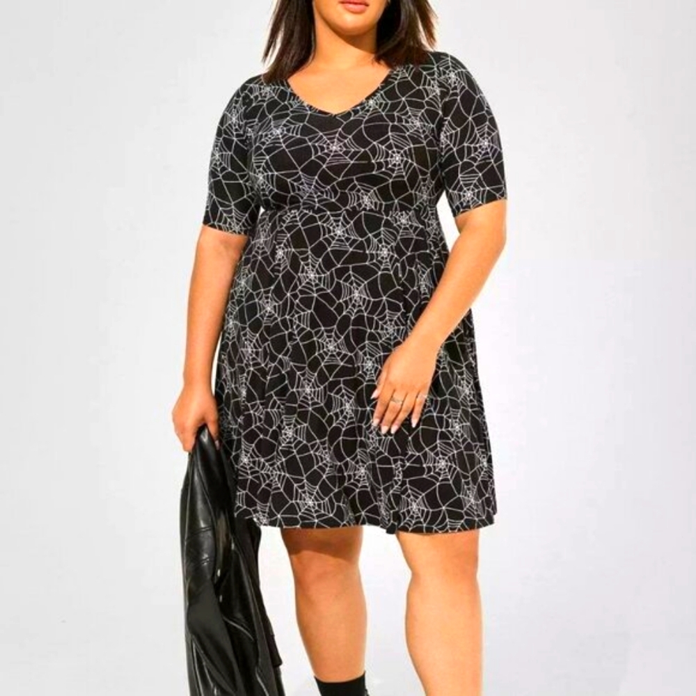 ❤️NWT TORRID POCKETS DRESS - SPIDERWEB PRINT SUPER SOFT SKATER PLUS SIZE